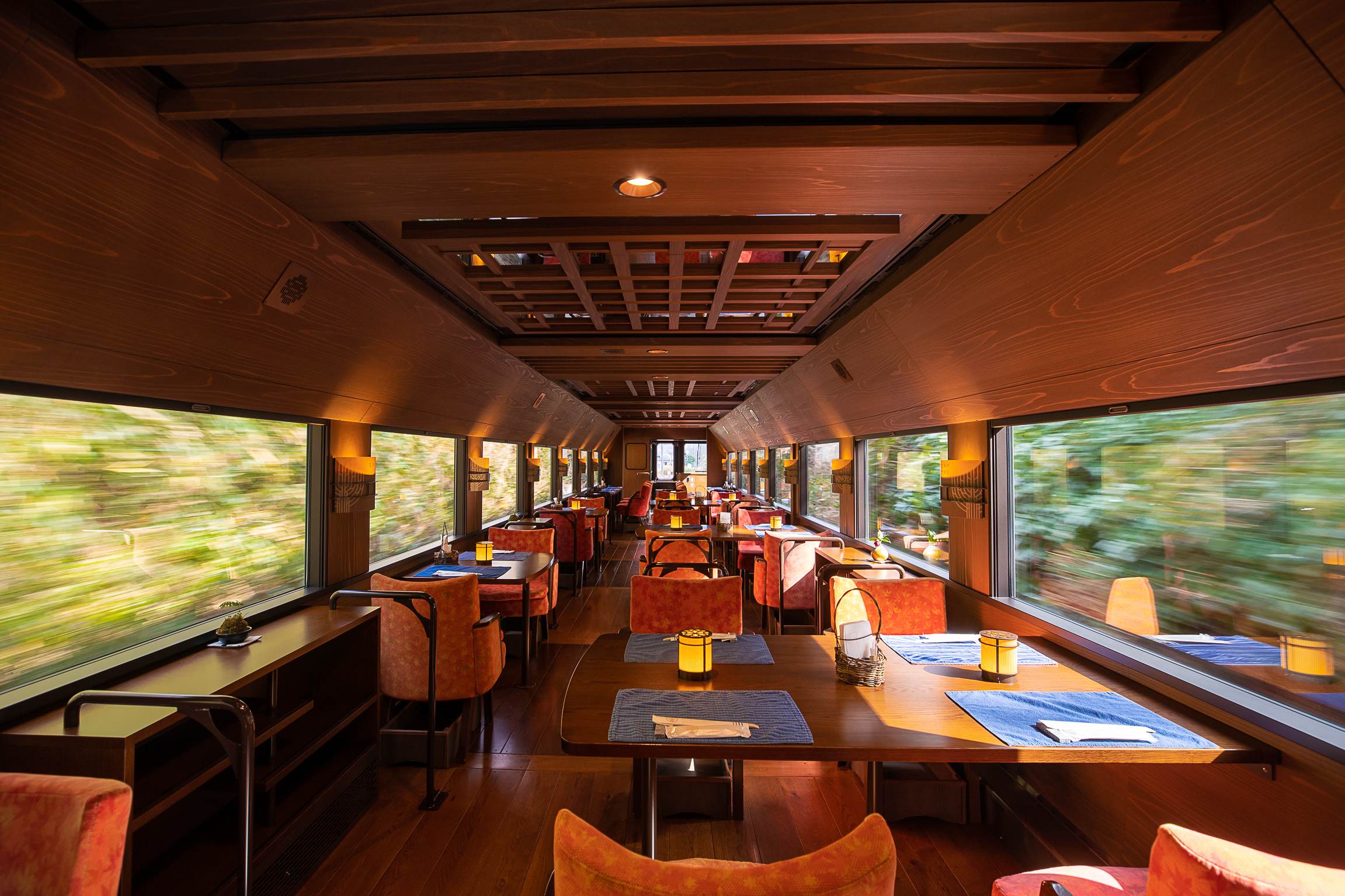 車内　イメージ