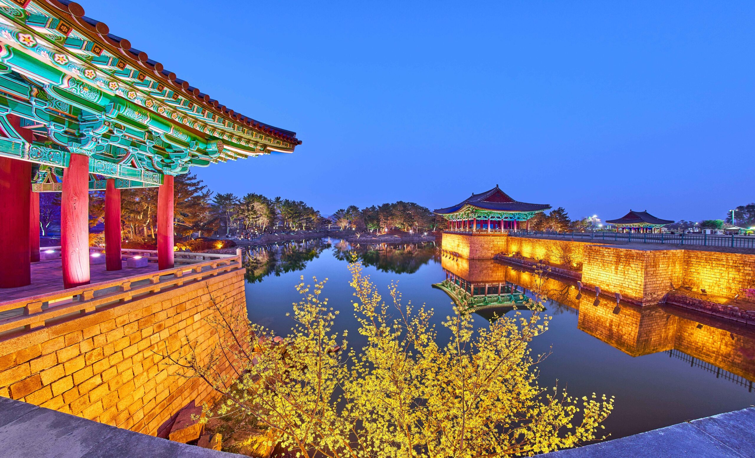 雁鴨池の夜景　イメージ　画像提供：韓国観光公社