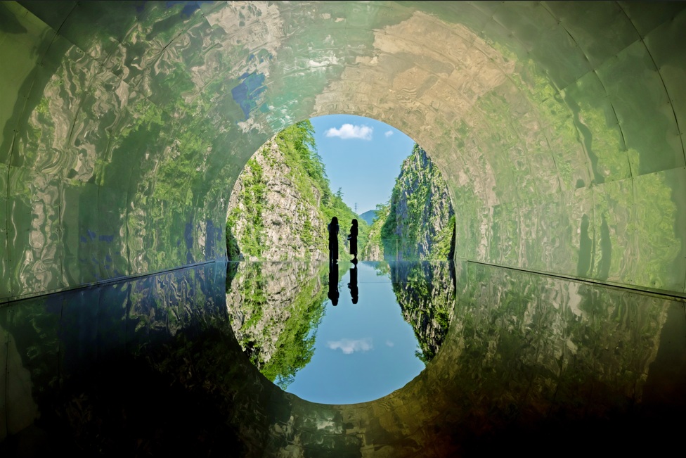 【清津峡渓谷トンネル】マ・ヤンソン／MADアーキテクツ「Tunnel of Light」（大地の芸術祭作品）